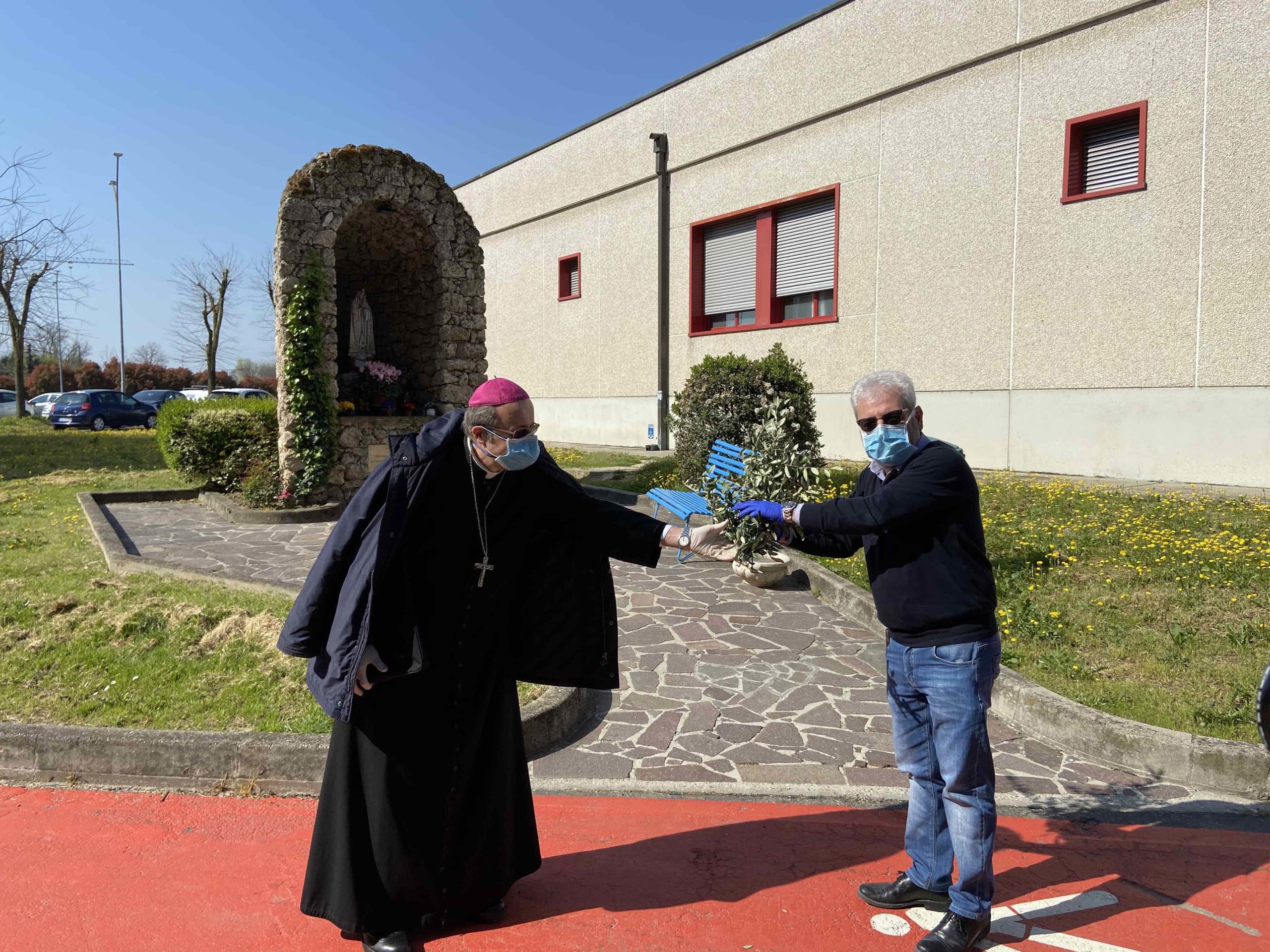 Il Vescovo di Parma mons. Solmi in visita al Piccole Figlie Hospital